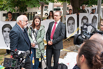 © Ohne Rüstung Leben Mahnwache vor dem Landgericht in Stuttgart, Mai 2018. Foto: © Ohne Rüstung Leben